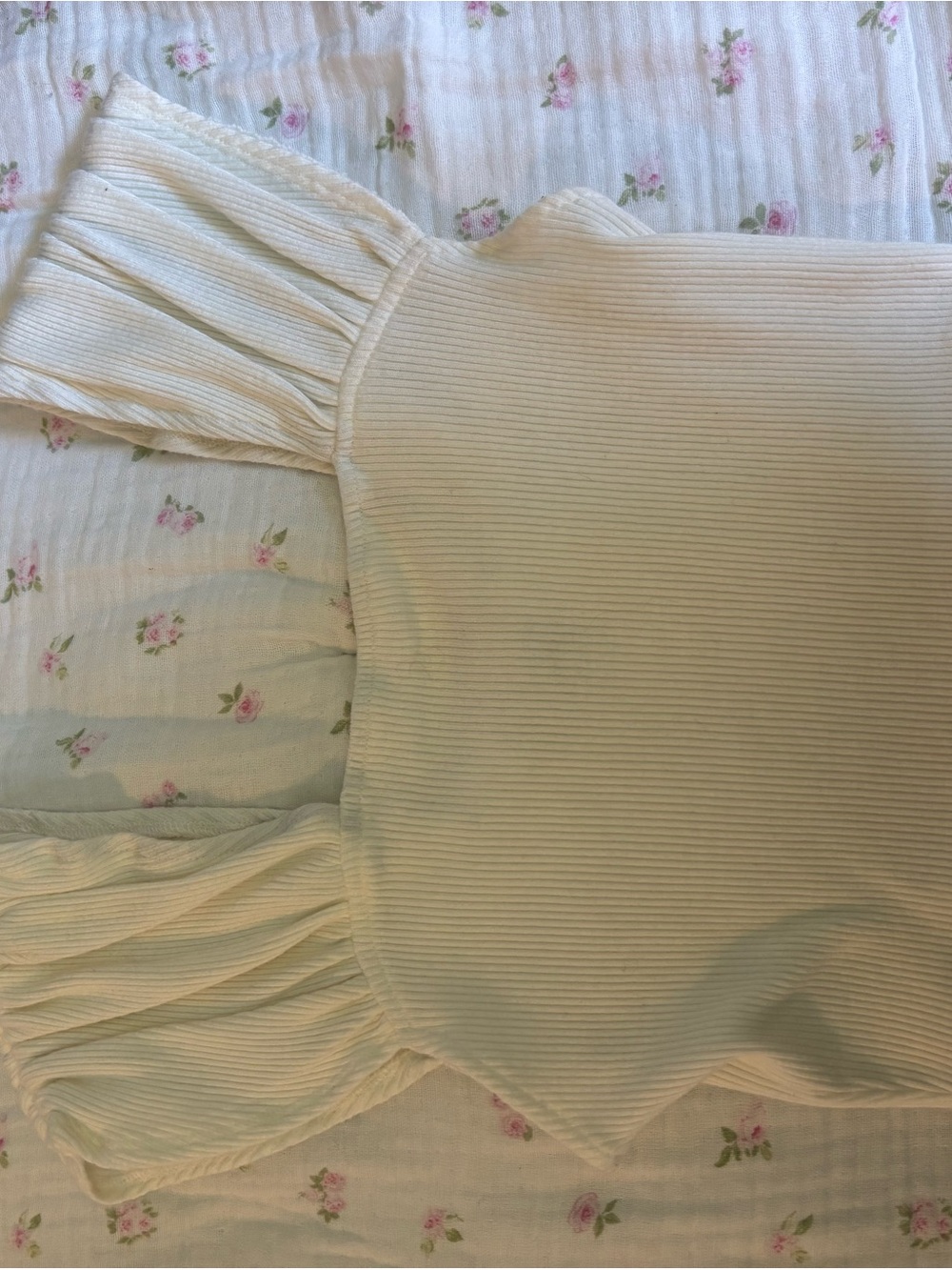 Endless Rose Cream Ribbed Pillowcase with Gathered Edge Detail